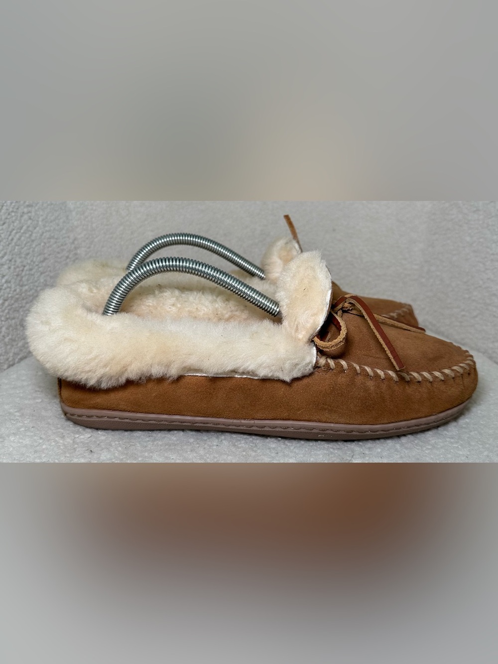 Minnetonka Sheepskin Fur Moccasin Slippers Tan Suede Leather Real Shearling 9
